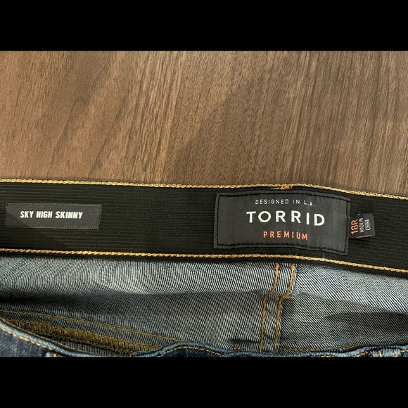Torrid, Size 2R, Sky High Skinny Jeggings - Picture 3 of 4